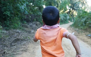 poor kid running